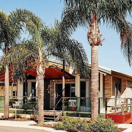 Отель Big4 Perth Midland Tourist Park Middle Swan Экстерьер фото