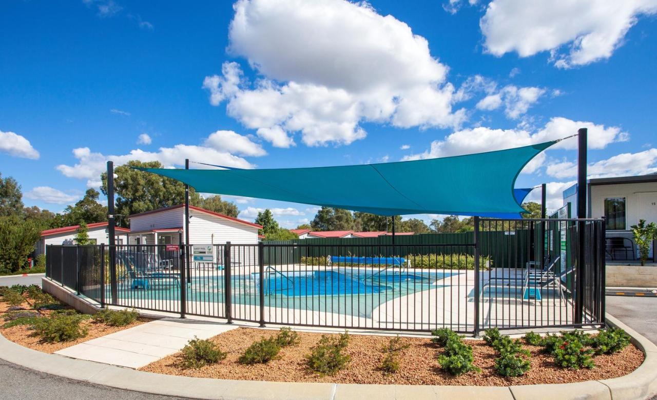 Отель Big4 Perth Midland Tourist Park Middle Swan Экстерьер фото