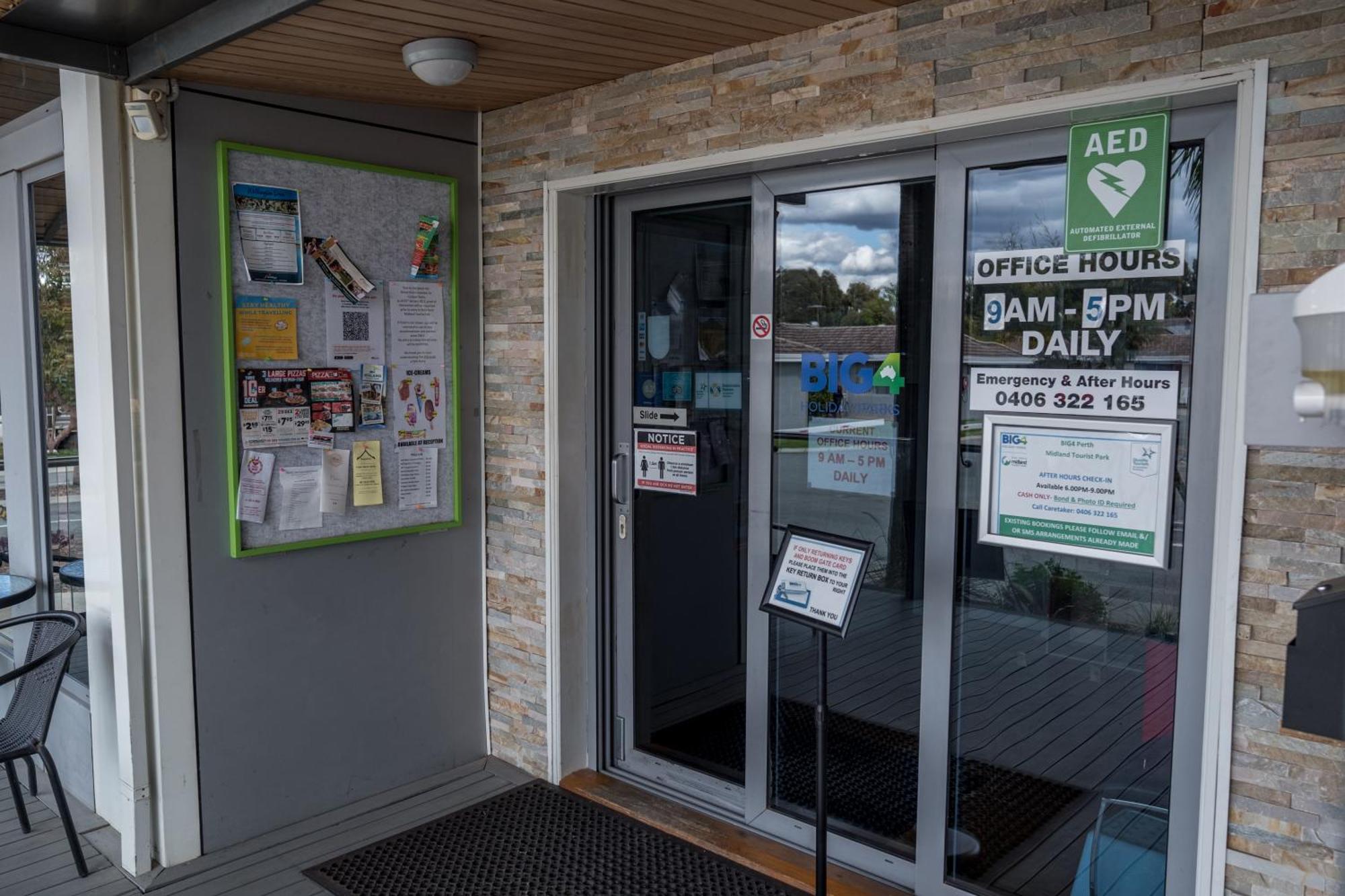 Отель Big4 Perth Midland Tourist Park Middle Swan Экстерьер фото