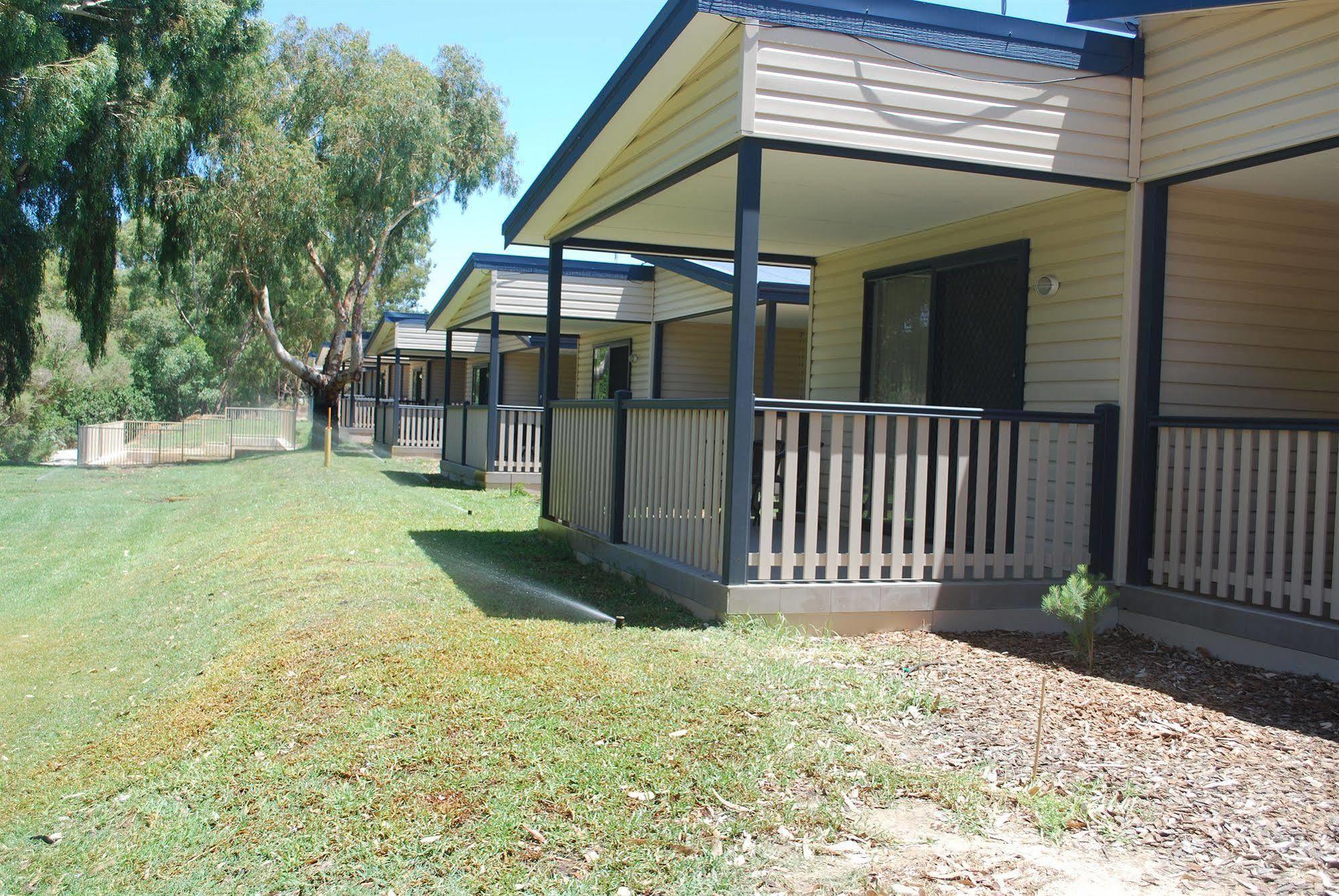 Отель Big4 Perth Midland Tourist Park Middle Swan Экстерьер фото